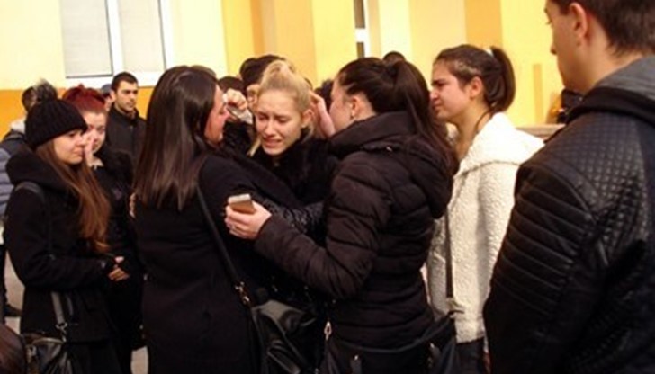 Единият брат го държеше, а другият го биеше. Всичко стана за 10 минути и той си отиде Единият брат го държеше, а другият го биеше. Всичко стана за 10 минути и той си отиде