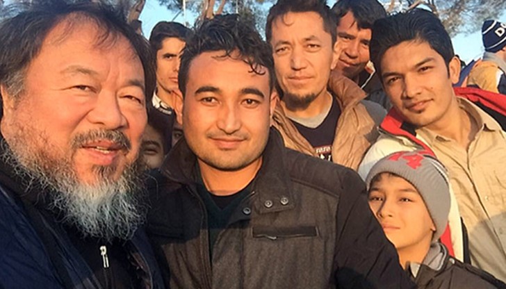 "Много хора загинаха под ударите на вълните, нужен ни е паметник", каза Ай Вейвей "Много хора загинаха под ударите на вълните, нужен ни е паметник", каза Ай Вейвей