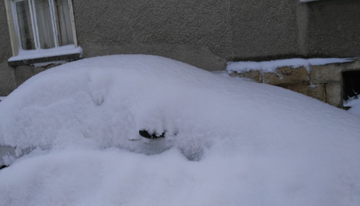 Ето как изглеждат паркираните на открито автомобили в Русе