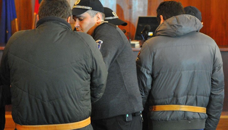 Те ще бъдат освободени от домашен арест след внасяне на гаранцията Те ще бъдат освободени от домашен арест след внасяне на гаранцията