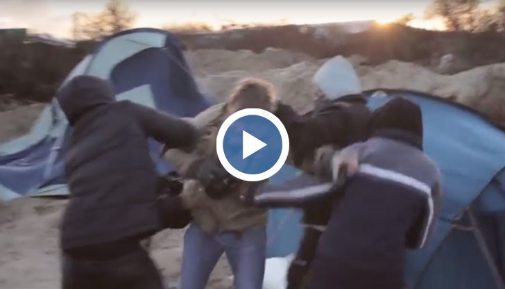 Атакуваните журналисти разбрали след побоя, че им няма парите и личните карти