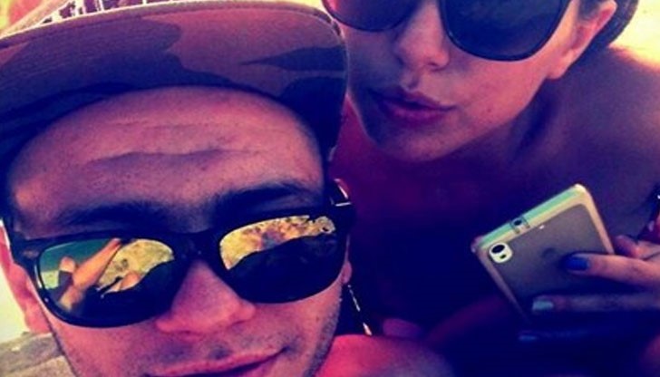 Близки предполагат, че на карнавала "Сурва" Еманоела и приятелят й Жеко са щели да обявят годежа си