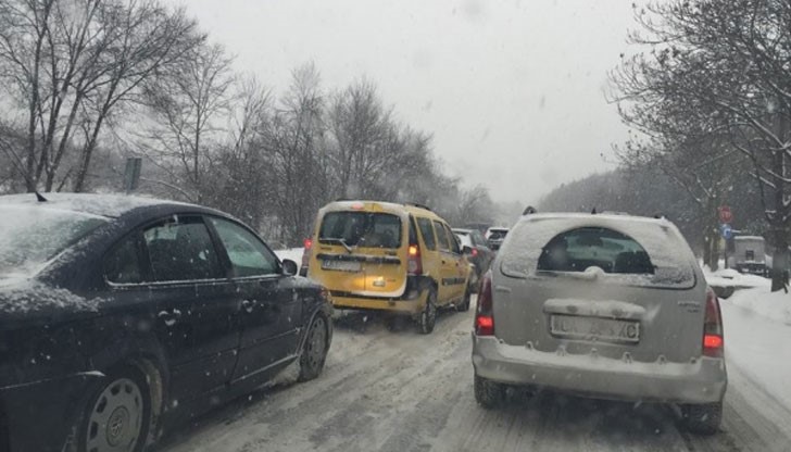 Изнервени шофьори блокираха пътя между Мездра и Ботевград