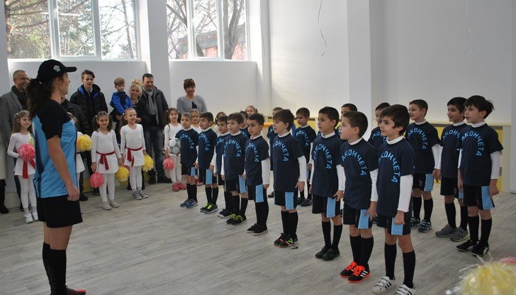 Само за няколко месеца проектът „Драконче“ набра над 800 русенски малчугани, с които работят треньори от ФК „Дунав“