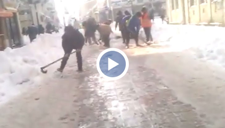 Идиотите в Русе трошат новите плочки поставени с пари от Еврофндовете