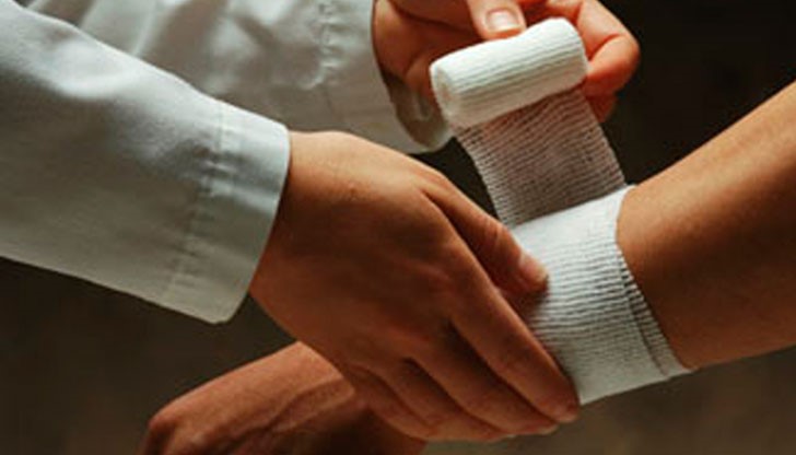 Началникът на спешното отделение д-р Юрий Йовков коментира, че има завишаване броя на пострадалите заради лошите метеорологични условия Началникът на спешното отделение д-р Юрий Йовков коментира, че има завишаване броя на пострадалите заради лошите метеорологични условия