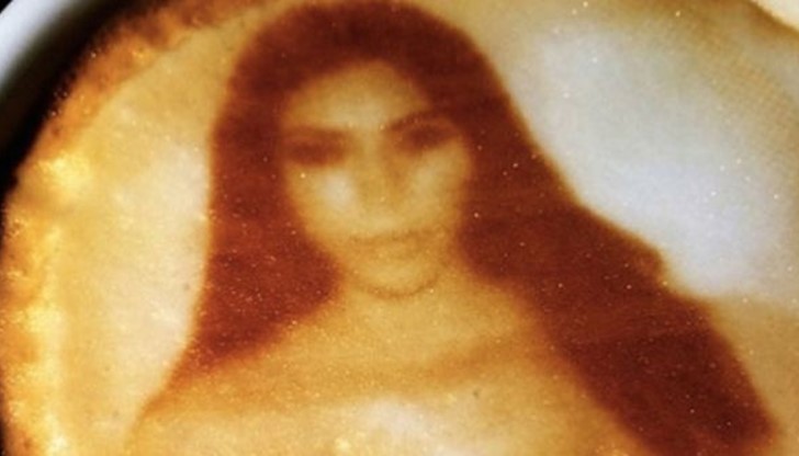 Според създателите на кафе машината, нанасянето на изображение върху пяната на кафето не е по-сложно от качване на фотография в социалните мрежи