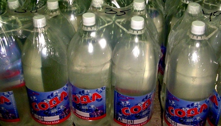 При тестване на една от бутилките със „сода" се оказва, че съдържанието е високоалкохолна напитка При тестване на една от бутилките със „сода" се оказва, че съдържанието е високоалкохолна напитка