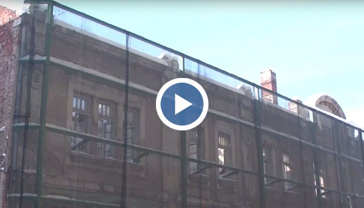 12 са паметниците на културата в централната част на Русе, които имат указания за аварийно-временно укрепване.