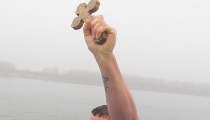 По традиция това ще стане на потон № 8, на кея под хотел „Рига“