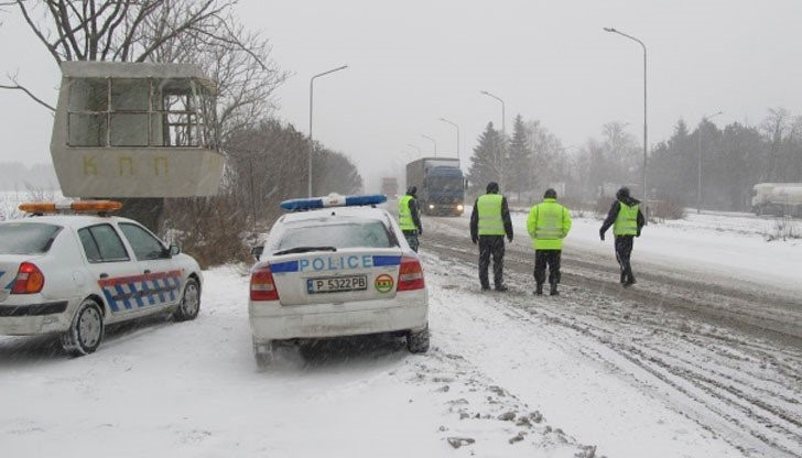 Затвориха пътя Русе - Бяла за автомобили и камиони