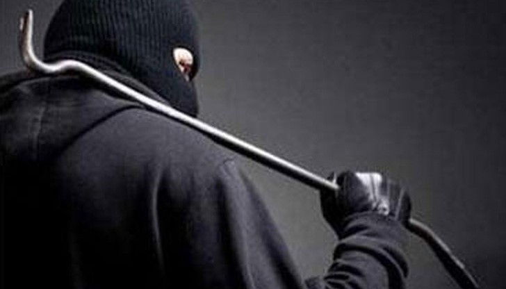 Нанесената с деянието щета е заявена от потърпевшия за около 800 лева Нанесената с деянието щета е заявена от потърпевшия за около 800 лева