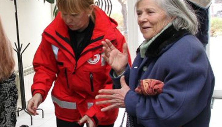 Това каза 72-годишната Катерина Желязкова, която вчера отиде да си вземе хранителния пакет Това каза 72-годишната Катерина Желязкова, която вчера отиде да си вземе хранителния пакет