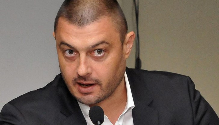 Няма евродиректива, която да учи един народ на самоунищожение чрез промяна на историята, допълва евродепутатът Няма евродиректива, която да учи един народ на самоунищожение чрез промяна на историята, допълва евродепутатът