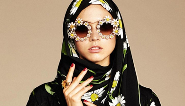 Колекцията хиджаб и абая според марката отразява съблазънта, която се крие в Близкия изток