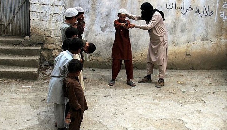 талибаните плащат на черния пазар до 1000 долара за дете