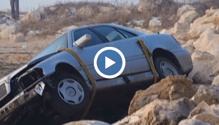 Най-вероятно младежът изгубил контрол на заледен участък