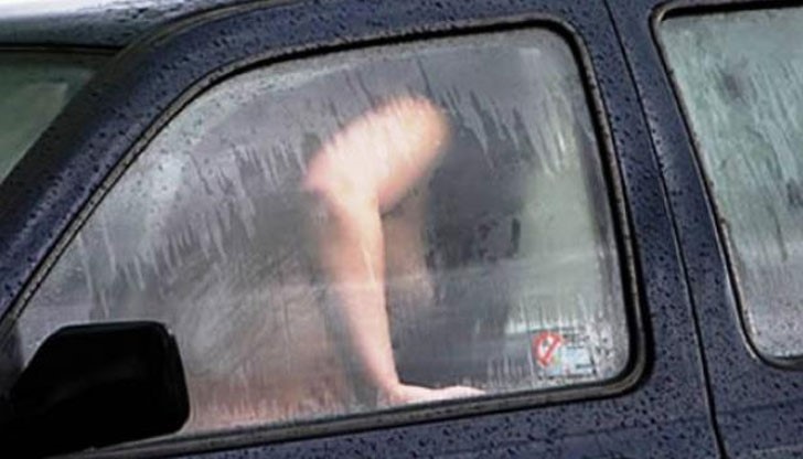 Жена на 29 и две години по-възрастен от нея мъж решили да се отдадат на горещи ласки Жена на 29 и две години по-възрастен от нея мъж решили да се отдадат на горещи ласки