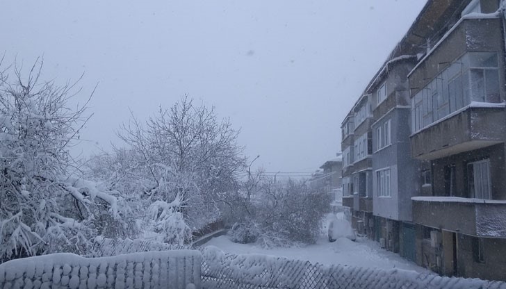 Улица Ракитово зад училище "Алеко Константинов"