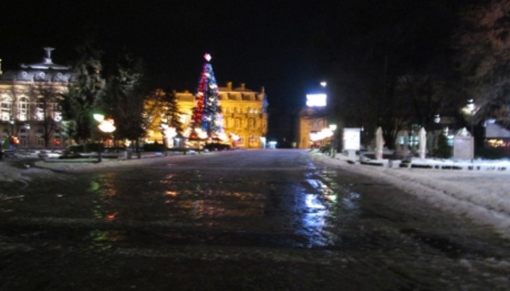 "Днес се наложи на два пъти да си сменям чорапите. Явно ще трябва да ходим на работа с гумени ботуши", коментираха читатели