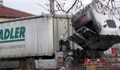 ТИР се запали край Дунав мост