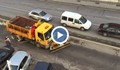 И това, ако не е абсурд - снегорин чисти улиците на София при над 20 градуса