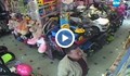 Човекът си напълни чантата със стоки и ... офейка!