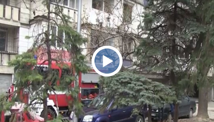 Огънят лумнал от оставена запалена без надзор свещ