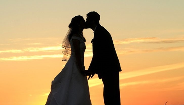 Заемите от близки за меден месец на Карибите се обявяват от младоженците в данъчната декларация Заемите от близки за меден месец на Карибите се обявяват от младоженците в данъчната декларация