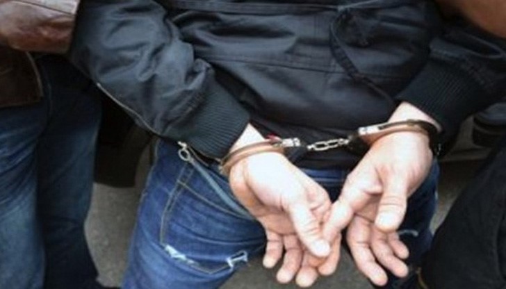 Синът е задържан в РУ - Две могили Синът е задържан в РУ - Две могили