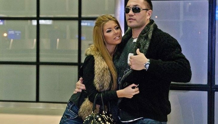 Певицата и Кобрата пазят в тайна щастливата новина Певицата и Кобрата пазят в тайна щастливата новина