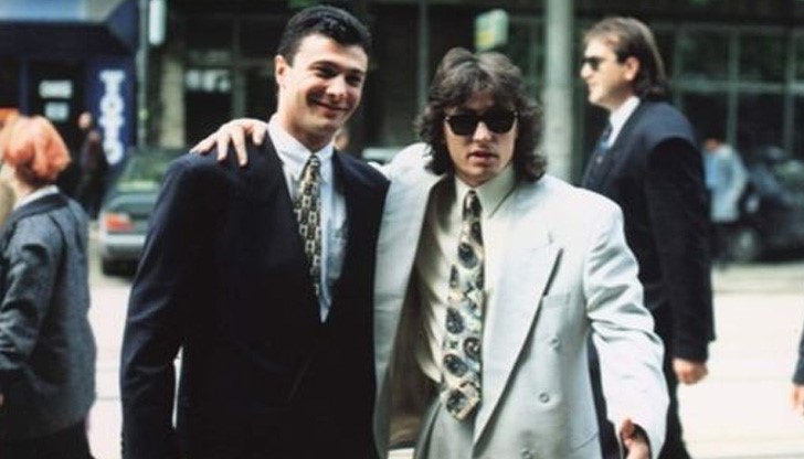 Масови поклонения пред гробовете на Жоро и Васил Илиеви