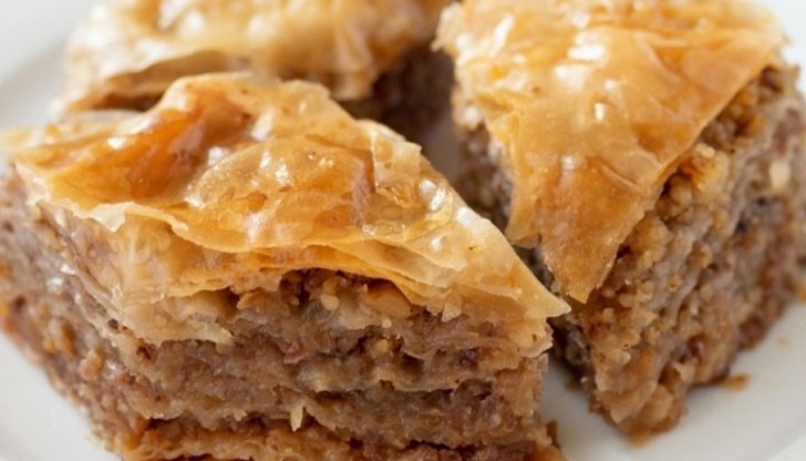 Закупих продукта с изтекъл реален срок на годност. Върху него е лепнат друг етикет, благодарение на който семейството ми се натрови...