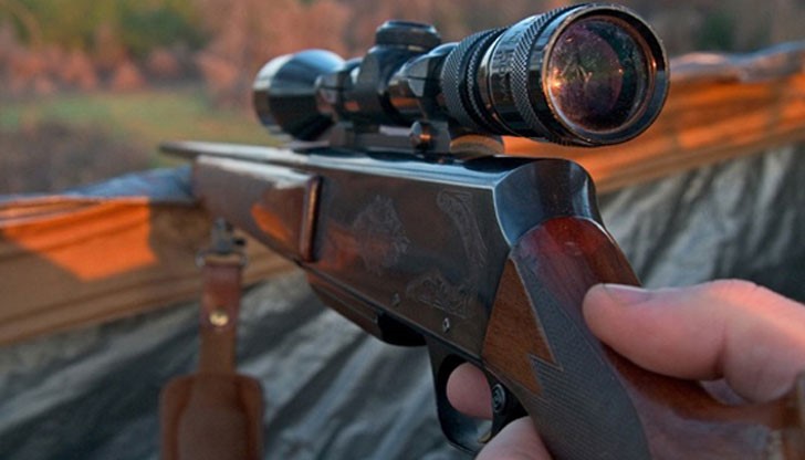 Гранични полицаи и горски са преследвали с катер ВИП бракониери - високопоставен служител на АЕЦ „Козлодуй”, агент от ДАНС, който работи в София, съдия и прокурор Гранични полицаи и горски са преследвали с катер ВИП бракониери - високопоставен служител на АЕЦ „Козлодуй”, агент от ДАНС, който работи в София, съдия и прокурор