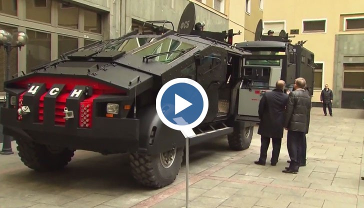 Чудовищно изглеждащата машина може да преминава без проблеми през минни полета