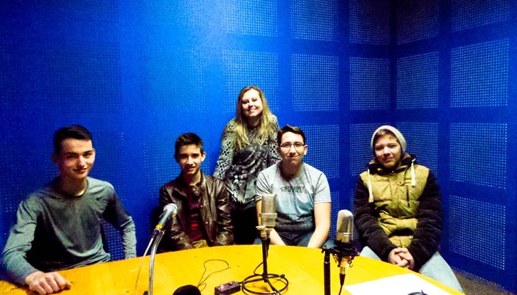 Иглика Пеева показа на младите хора работните места на редакторите и журналистите