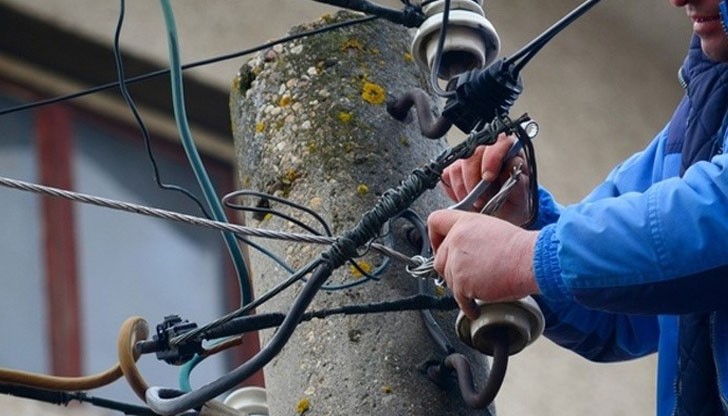 Мъжът прокарал кабел преди електромера