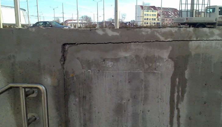 Гаранционният срок е 5 години, а само след месец вече се руши Гаранционният срок е 5 години, а само след месец вече се руши