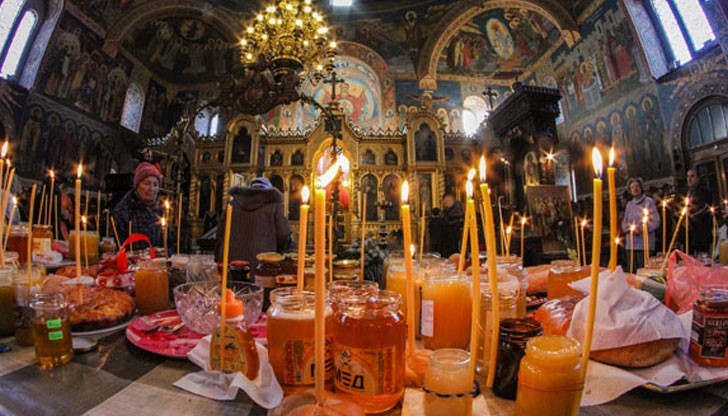 На 10 февруари Православната църква почита паметта на Св. Харалампий - християнският светец-лечител
