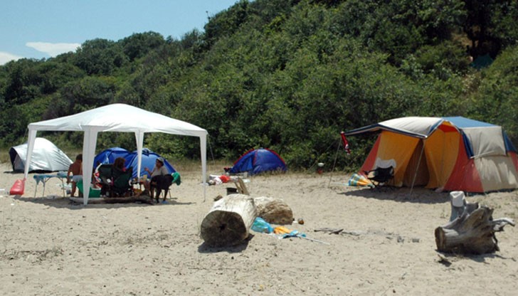Няма да може свободно да се разпъват палатки и да се паркира на 100 метра от морето