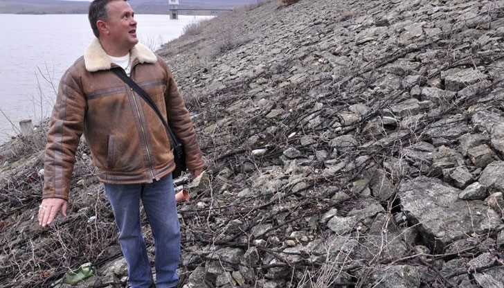 Кметът на Тракиец Красимир Бойчев е отказал да приеме заявлението на жена от селото Кметът на Тракиец Красимир Бойчев е отказал да приеме заявлението на жена от селото