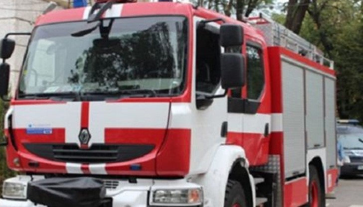 Екип на Първа РСПБЗН - Русе се отзовала по сигнал на гражданите и е изгасила пожара