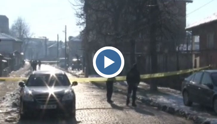 Единият от нападателите почина на място, след като бе прострелян