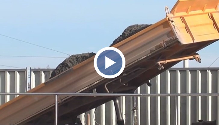 Само месец и половина след като подлезът бе пуснат в експлоатация, се налага част от тротоара да бъде  разкопан за ремонт