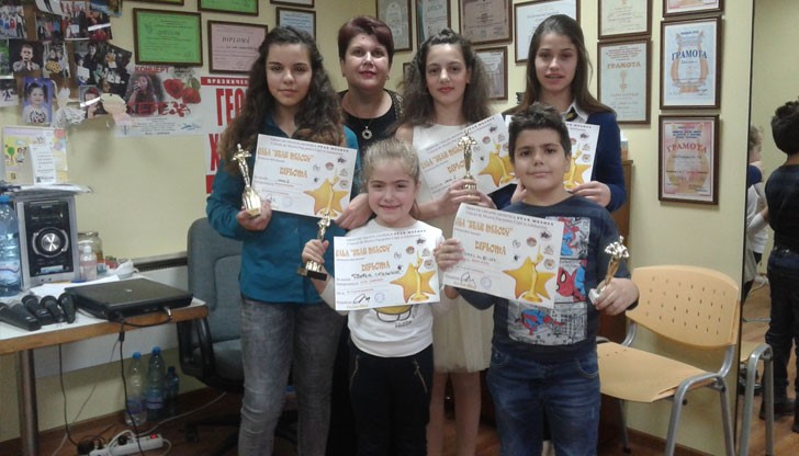 Пет от децата от вокална група "Слънце" спечелиха награди от конкурс проведен в Букурещ