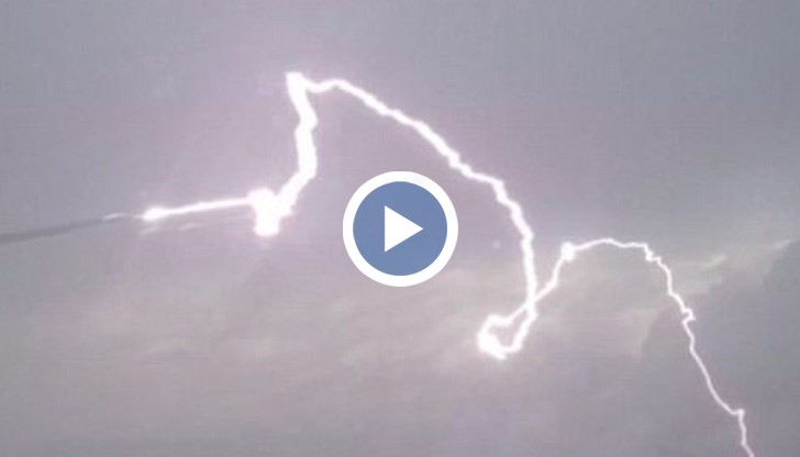 Пътникът Мичъл Стюард е записал видеото на полет от Абу Даби до Париж