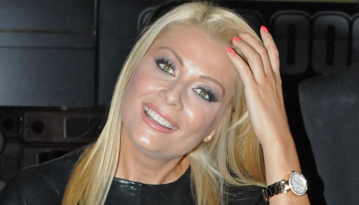 Венета Райкова се разписвала срещу 10 бона в ТВ7 Венета Райкова се разписвала срещу 10 бона в ТВ7