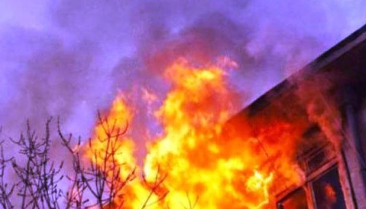 Половината от къщата е изгоряла/Снимката е илюстративна Половината от къщата е изгоряла/Снимката е илюстративна