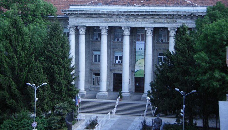 Съветът на настоятелите се състои от 7 членове - дарители на висшето училище, личности с активна обществена позиция Съветът на настоятелите се състои от 7 членове - дарители на висшето училище, личности с активна обществена позиция