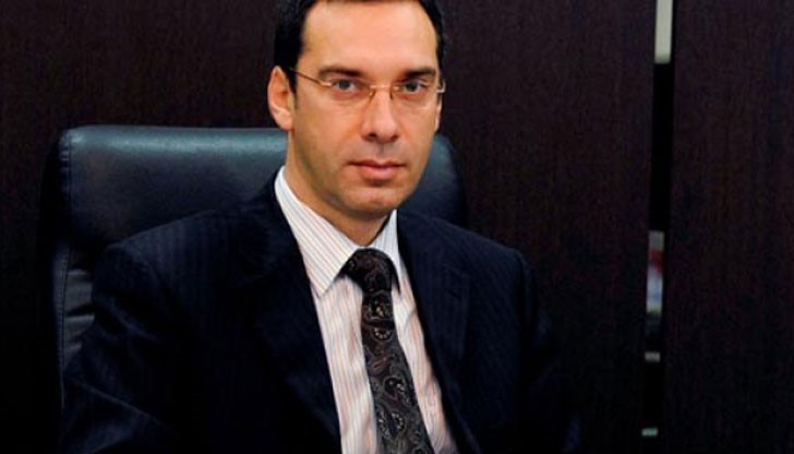 Бургаският кмет Димитър Николов хвърли в смут служителите си след като стана ясно, че ги тества по нестандартен начин
